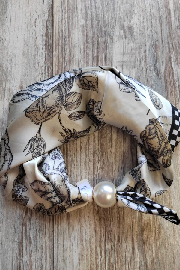 Rose Magnetic Pearl Scarf