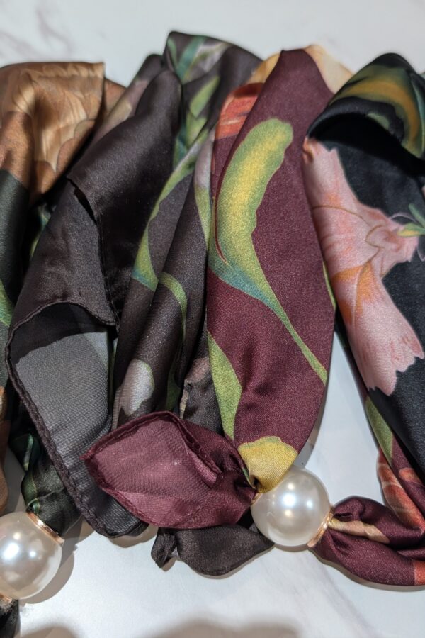Fleur Magnetic Pearl Scarf