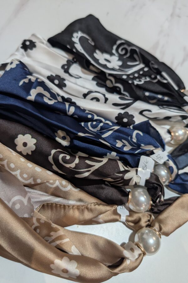 Eve Magnetic Pearl Scarf
