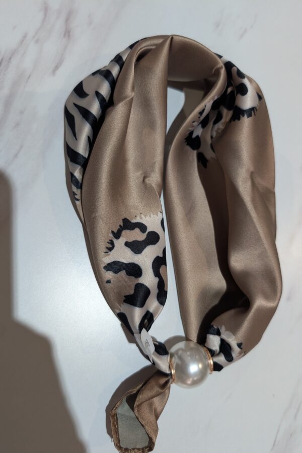 Bella Magnetic Pearl Scarf